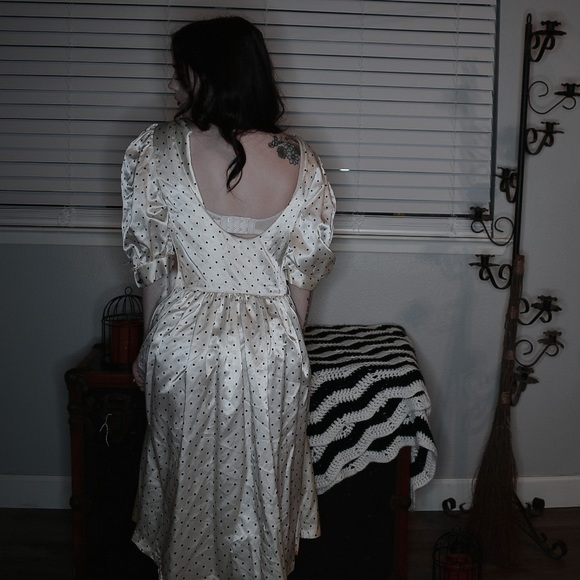 Vintage satin dress. - Picture 4 of 7